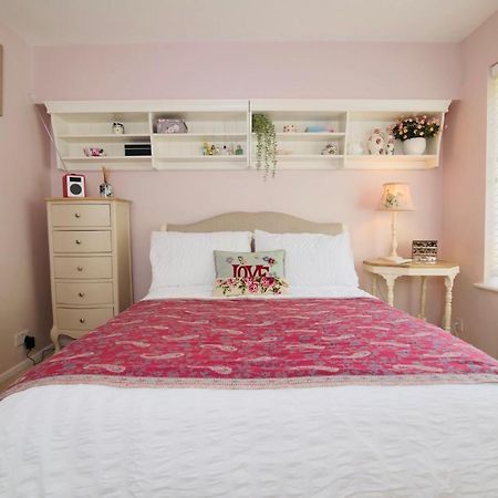 Aston Henry James Stunning One Bedroom Apartment In Royal วินด์เซอร์ ภายนอก รูปภาพ